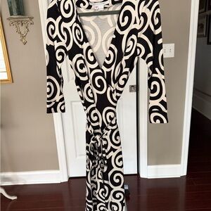 Diane Von Furstenberg Black and Cream Swirl Wrap Dress
